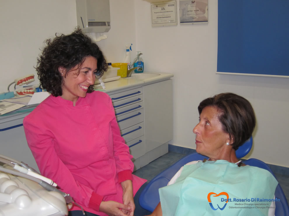 Dott. Rosario Di Raimondo specialista in odontostomatologia e chirurgia estetica a Palermo.